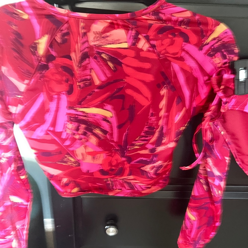 Super cute, great fit long sleeved bikini swimsuit